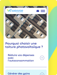 Toiture avec panneaux solaires photovoltaïques, vue aérienne