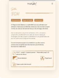 Salle BDM Mathurin avec icônes : écran, tableau, chaises