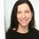 Portrait souriant de femme aux cheveux bruns, WIIO